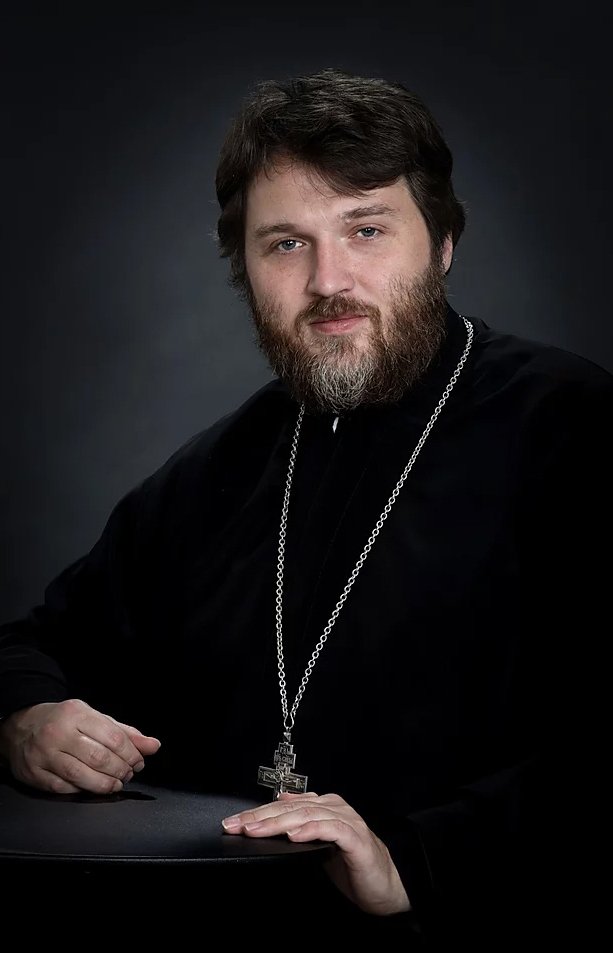 Штатный священник Николай Тихомиров
